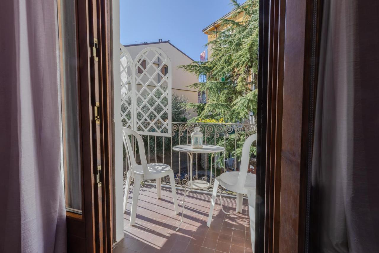 Rooms Giulietta E Romeo เวโรนา ภายนอก รูปภาพ